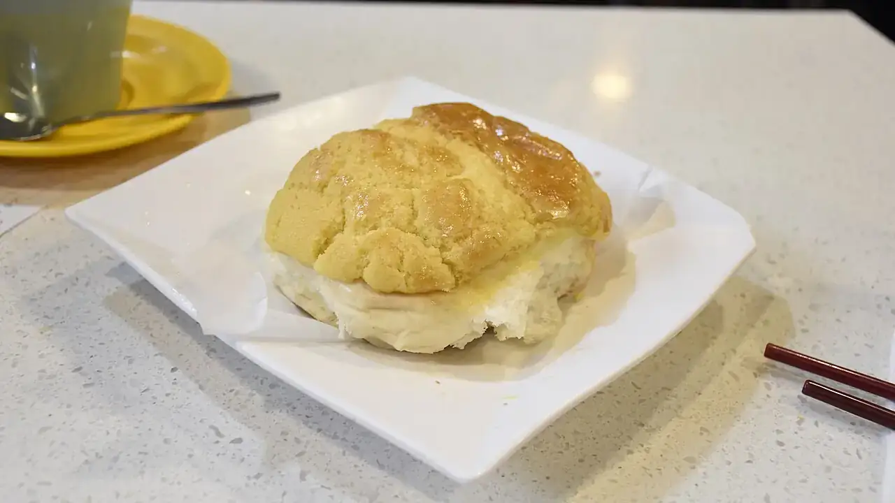 Pineapple bun with butter